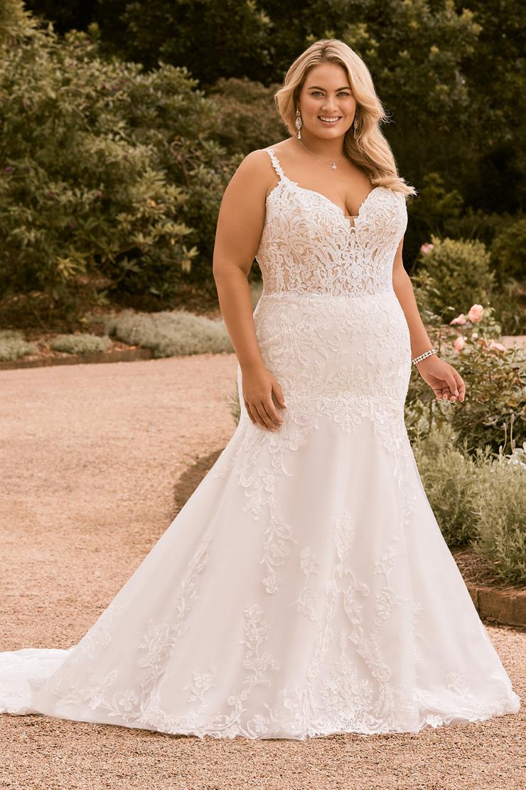 Luxurious Fitted Wedding Dress with Lace Details Zariyah